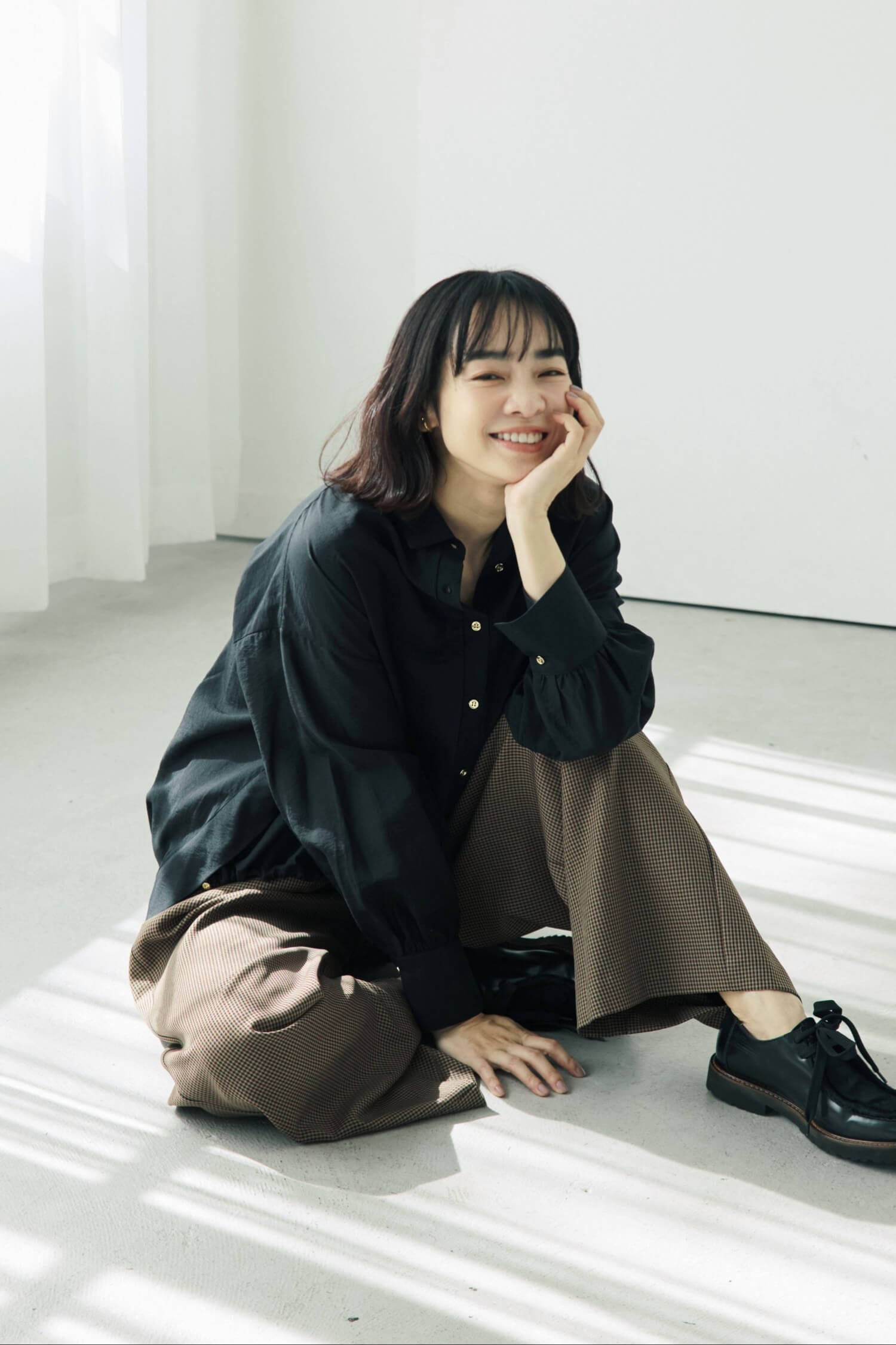 Sheer Collar Spindle Shirt