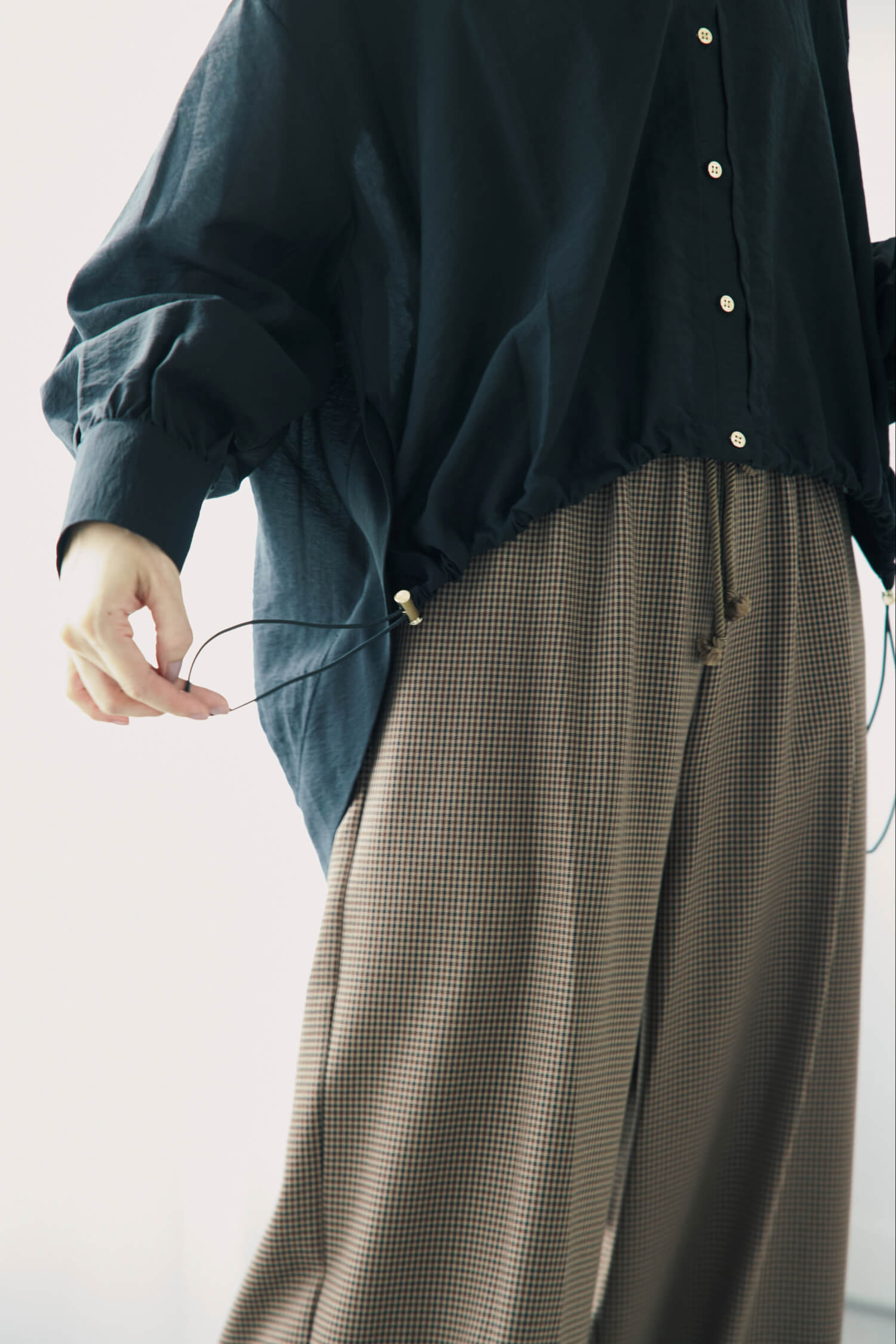 Sheer Collar Spindle Shirt